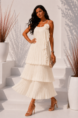 PLEATED MAXI ΦΟΡΕΜΑ ΜΕ ΤΡΙΑ ΒΟΛΑΝ – ΕΚΡΟΥ